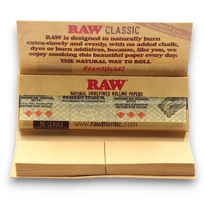 RAW Connoisseur Rolling Paper and Tips Kit